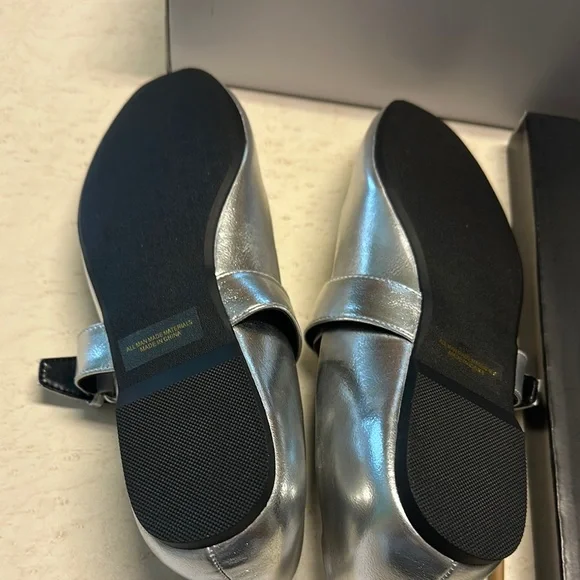 Size 10 DV by Dolce Vita Silver Flats - New Never Worn - Picture 4 of 6